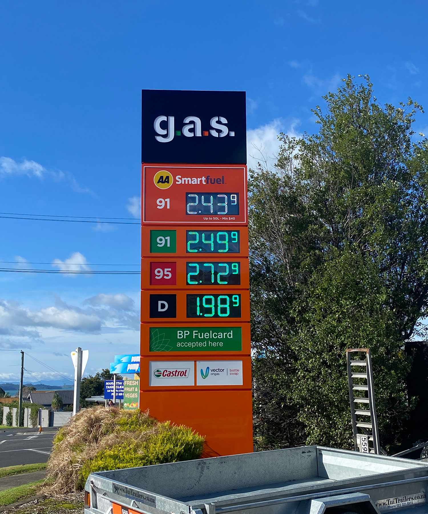 gas maraetai fuel price sign